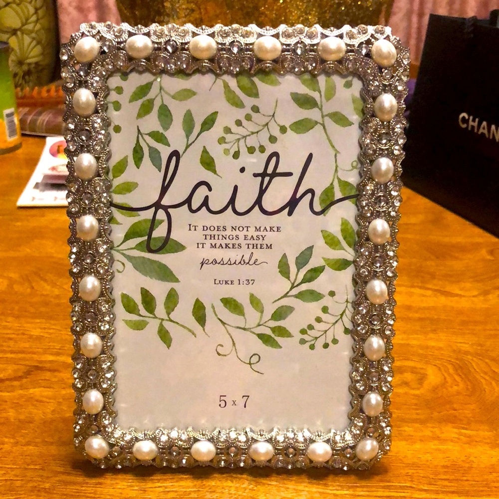 Beautiful Faux Pearl & Rhinestone “Faith” Photo Frame. Holds a 5 x 7 pic!